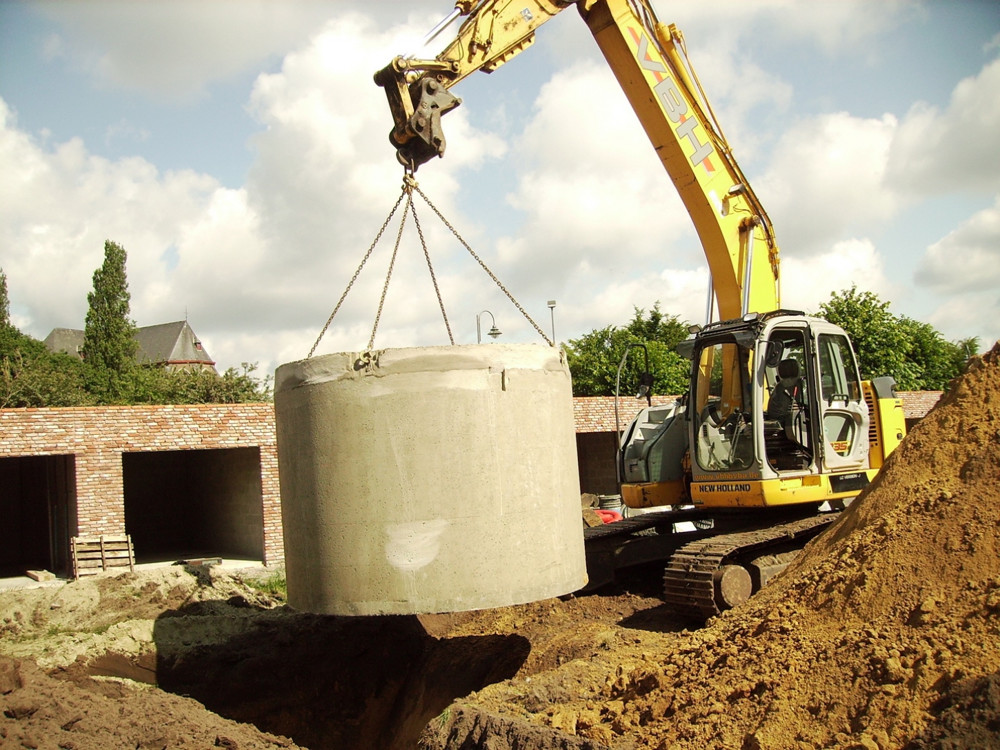 Er bestaan twee soorten regenwaterputten: kunststof en beton. 