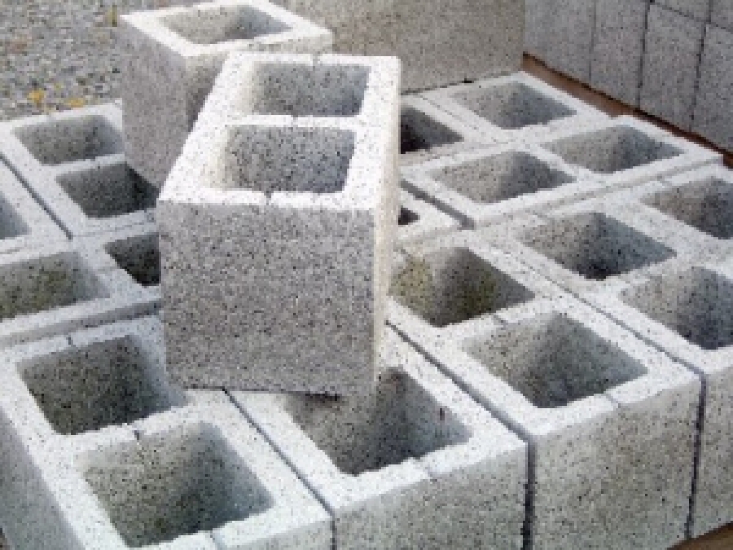 Bij Bouwmaterialen Wijckmans kan je terecht voor allerlei betonblokken, zoals cellenbetonblokken en argexblokken. 